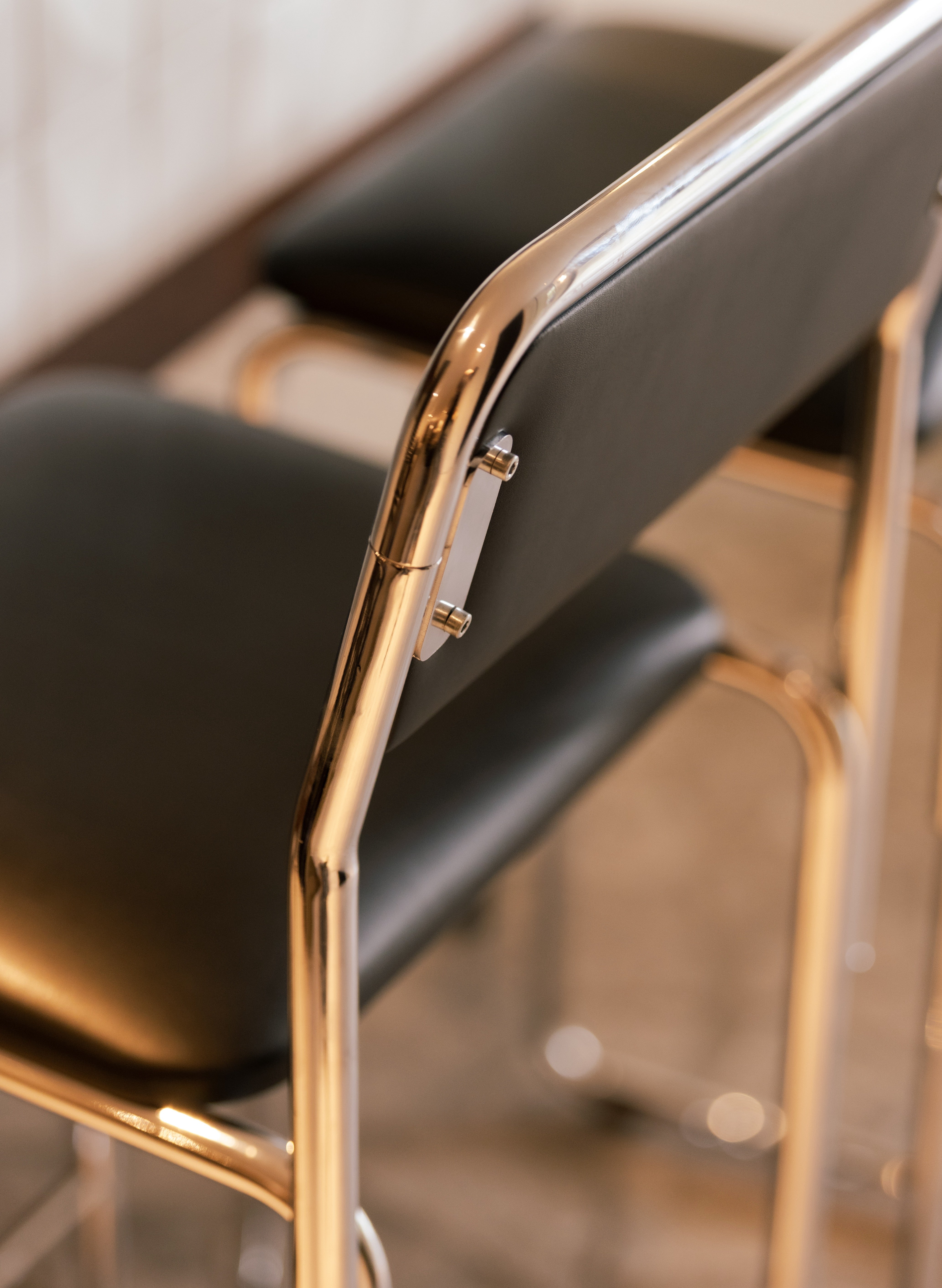 noranora.003 Barstool | Circular barstool for contract and